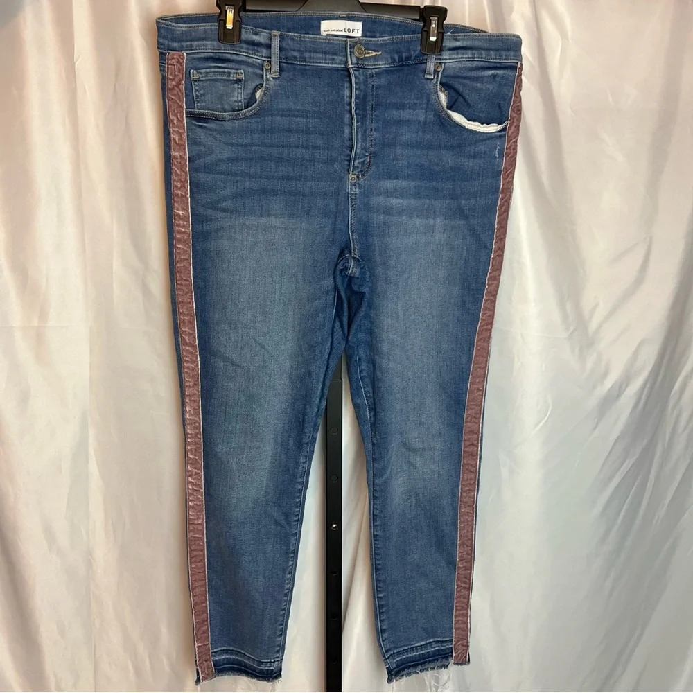 Loft Light Wash Pink Side Stripe Skinny Jeans, size 16 - Picture 1 of 7
